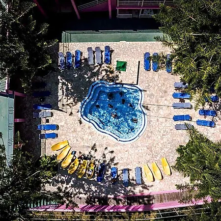 The Pink Palace Albergue Agios Gordios (Corfu)