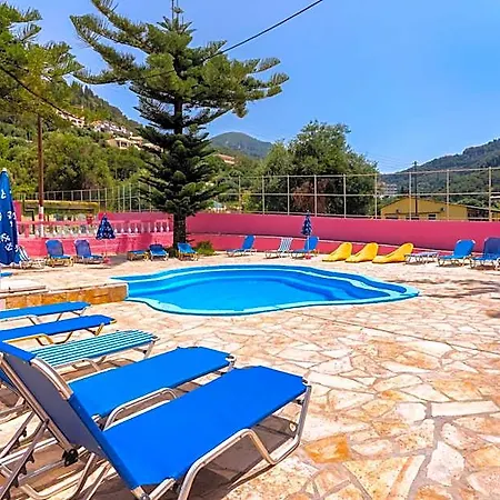 The Pink Palace Albergue